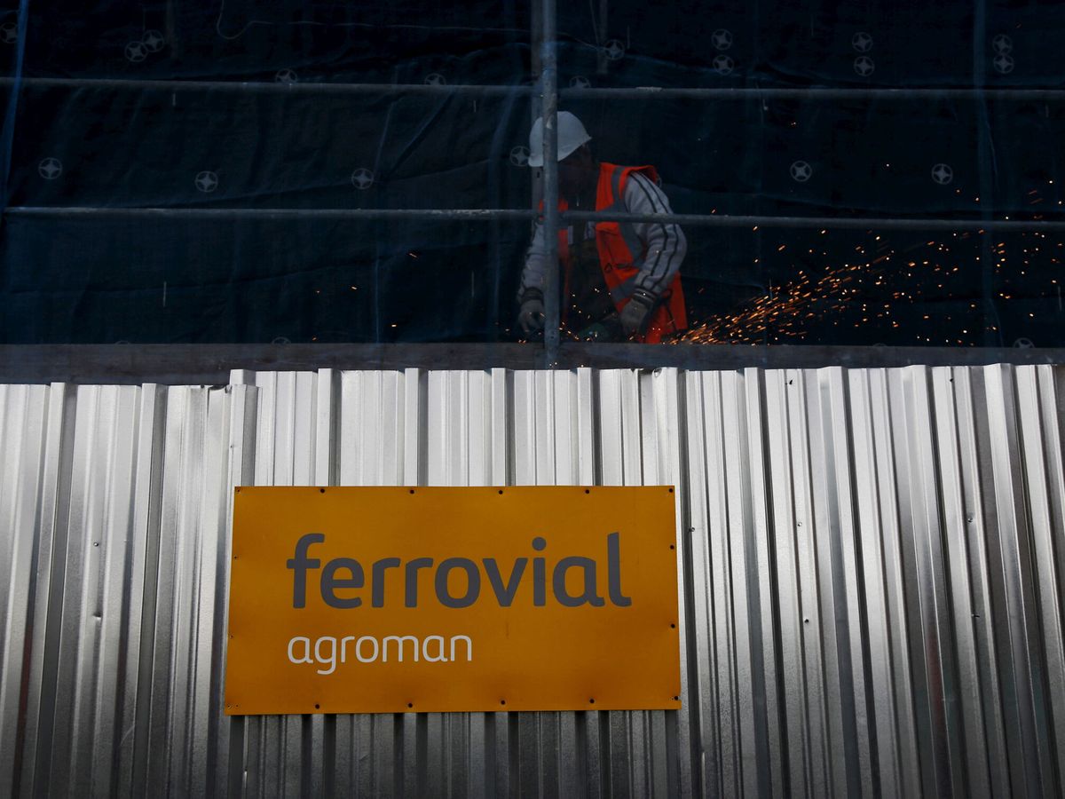 Photo: File photo: A welder works on a Ferrovial project for new residential buildings in Madrid.  (Reuters/Susana Vera) 