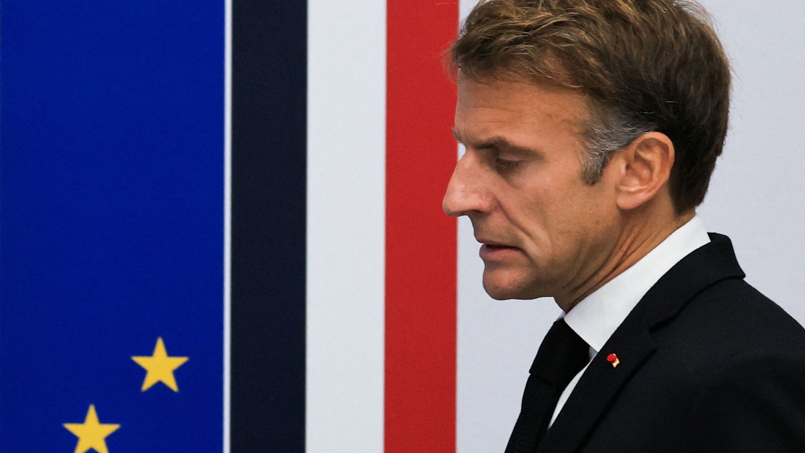 Macron rechaza la dimisión del ministro del Interior y pide más medidas contra los violentos