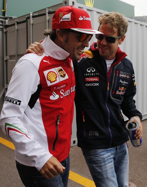 Foto: Fernando Alonso y Sebastian Vettel, antes de la carrera de Silverstone.