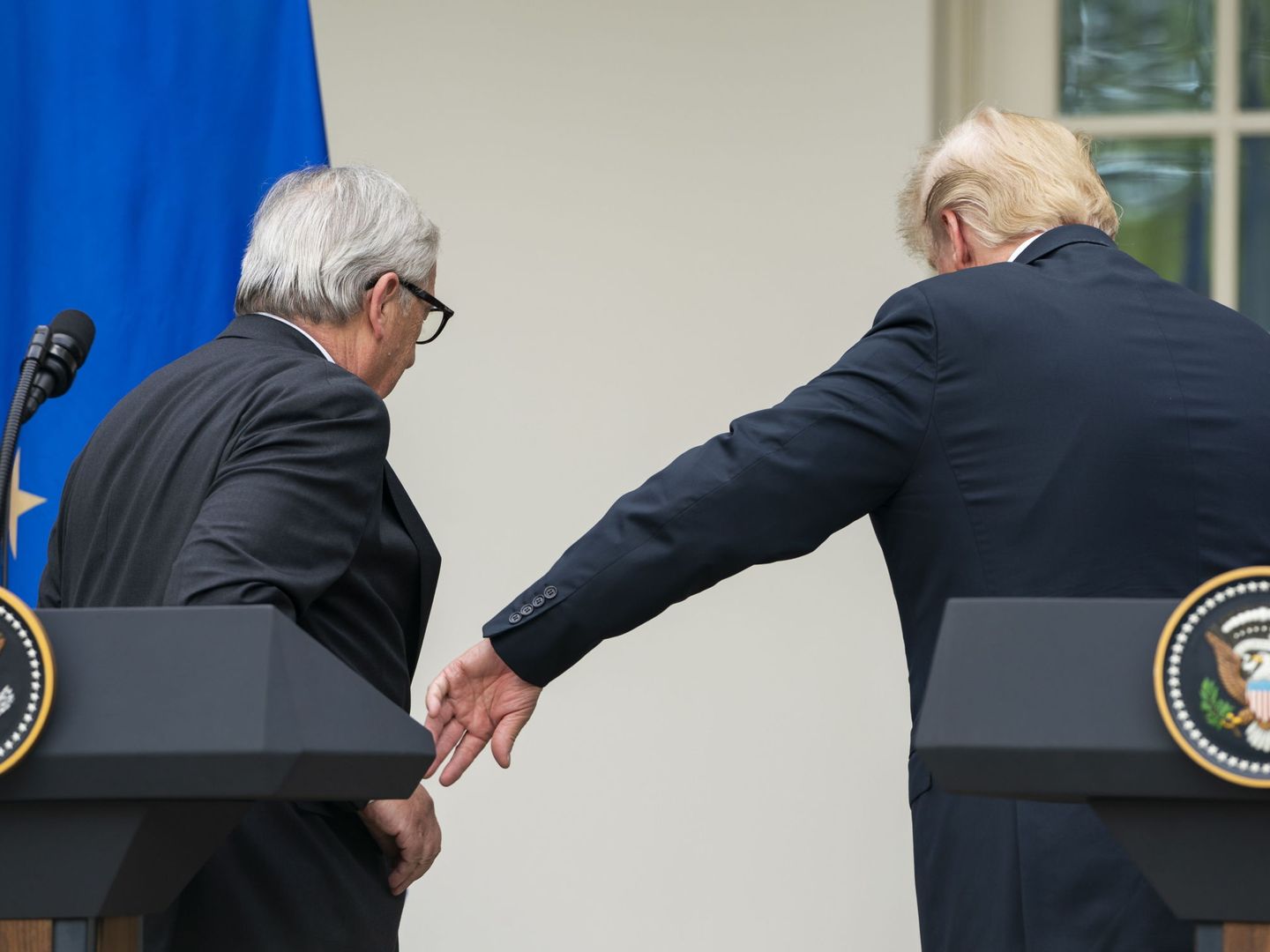 El acuerdo entre Trump y Juncker permite eludir una guerra comercial entre EEUU y la UE. (EFE)