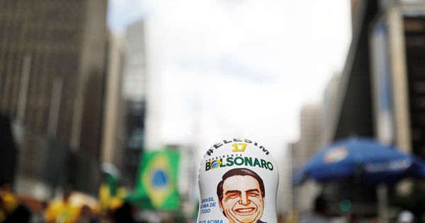 Foto: Un muñeco con la imagen de Jair Bolsonaro. (Reuters)