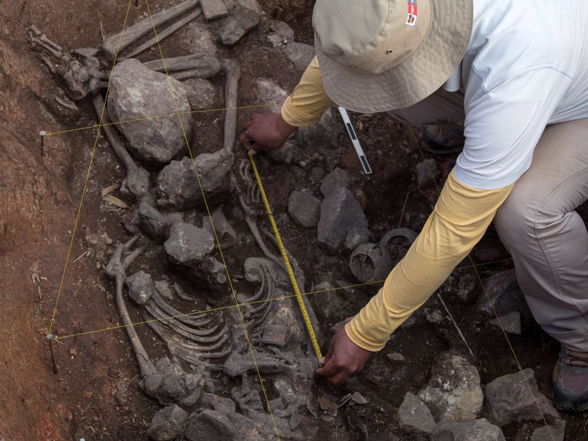Foto: Imagen de archivo de una tumba de hace unos 3.000 años encontrada en Perú. (Reuters)