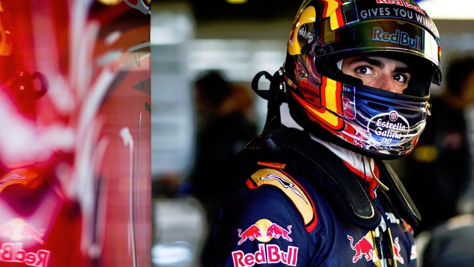 Foto: Carlos Sainz en su box de Toro Rosso (@Carlosainz)