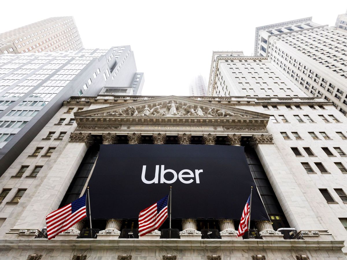 Foto: Fachada en Wall Street con el logotipo de Uber. 