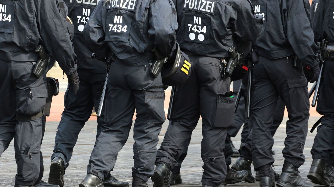 Foto: Agentes de la policía alemana. (EFE/Focke Strangmann)