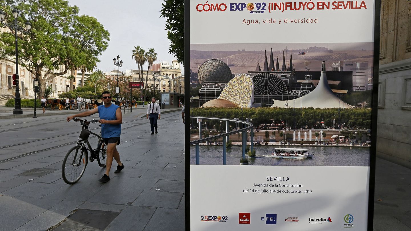 Exposición 'Cómo Expo'92 (in)fluyó en Sevilla', para la conmemoración del 25 aniversario del evento. (EFE/José Manuel Vidal)