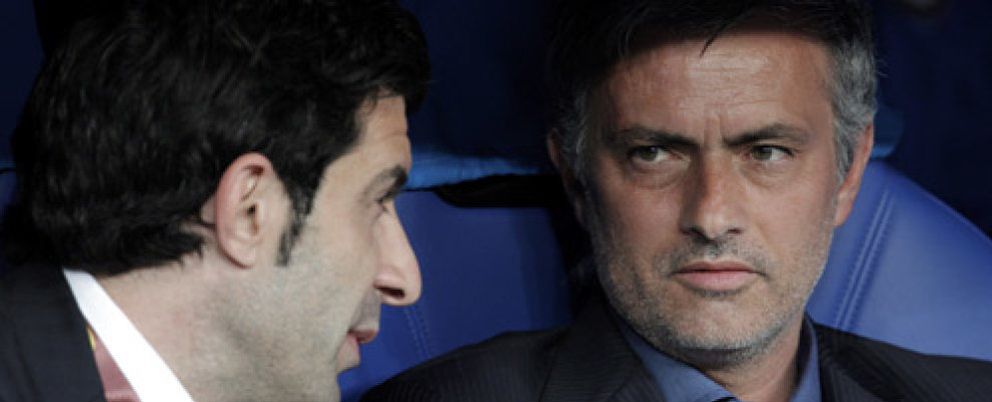 Foto: Mourinho quiere tener a Figo a su lado en el Real Madrid