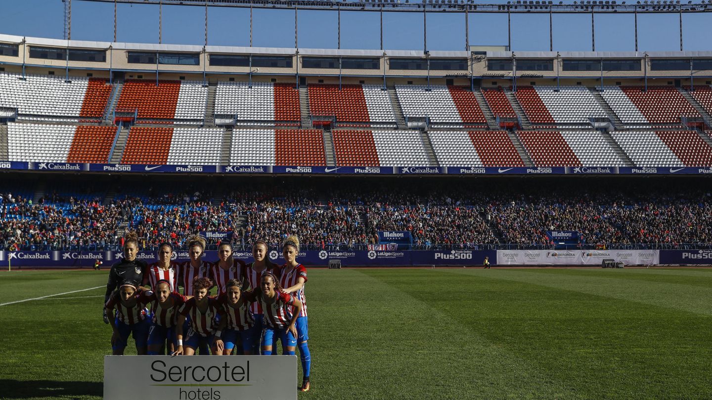 El once titular del Atlético de Madrid, en el estadio Vicente Calderón. (EFE) 