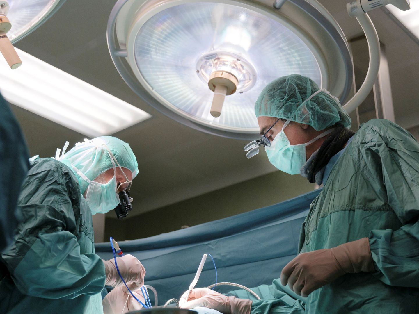 El uso de tecnología 5G permitirá efectuar operaciones quirúrgicas a distancia. (Reuters)