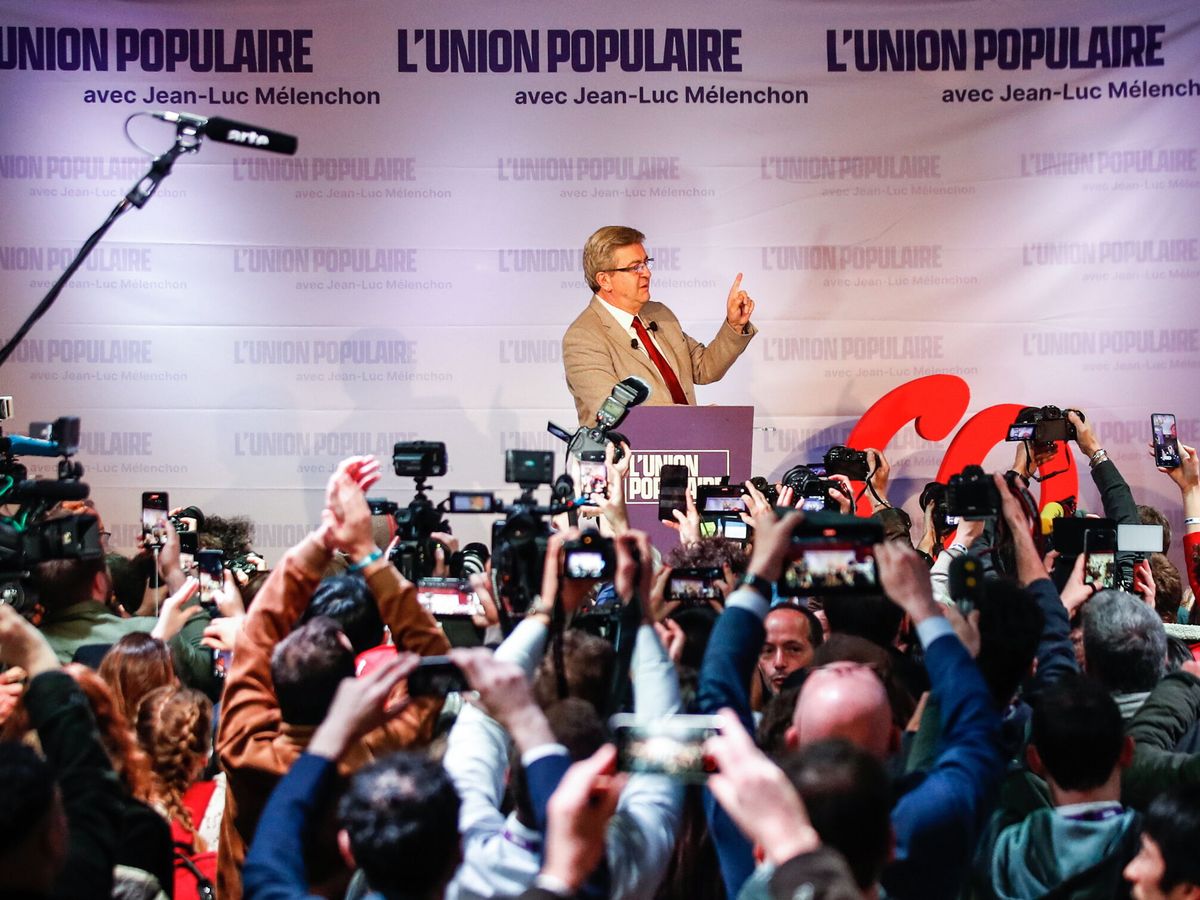Foto: Discurso de Mélenchon tras la primera ronda de las presidenciales francesas. (EFE/Mohammed Badra)