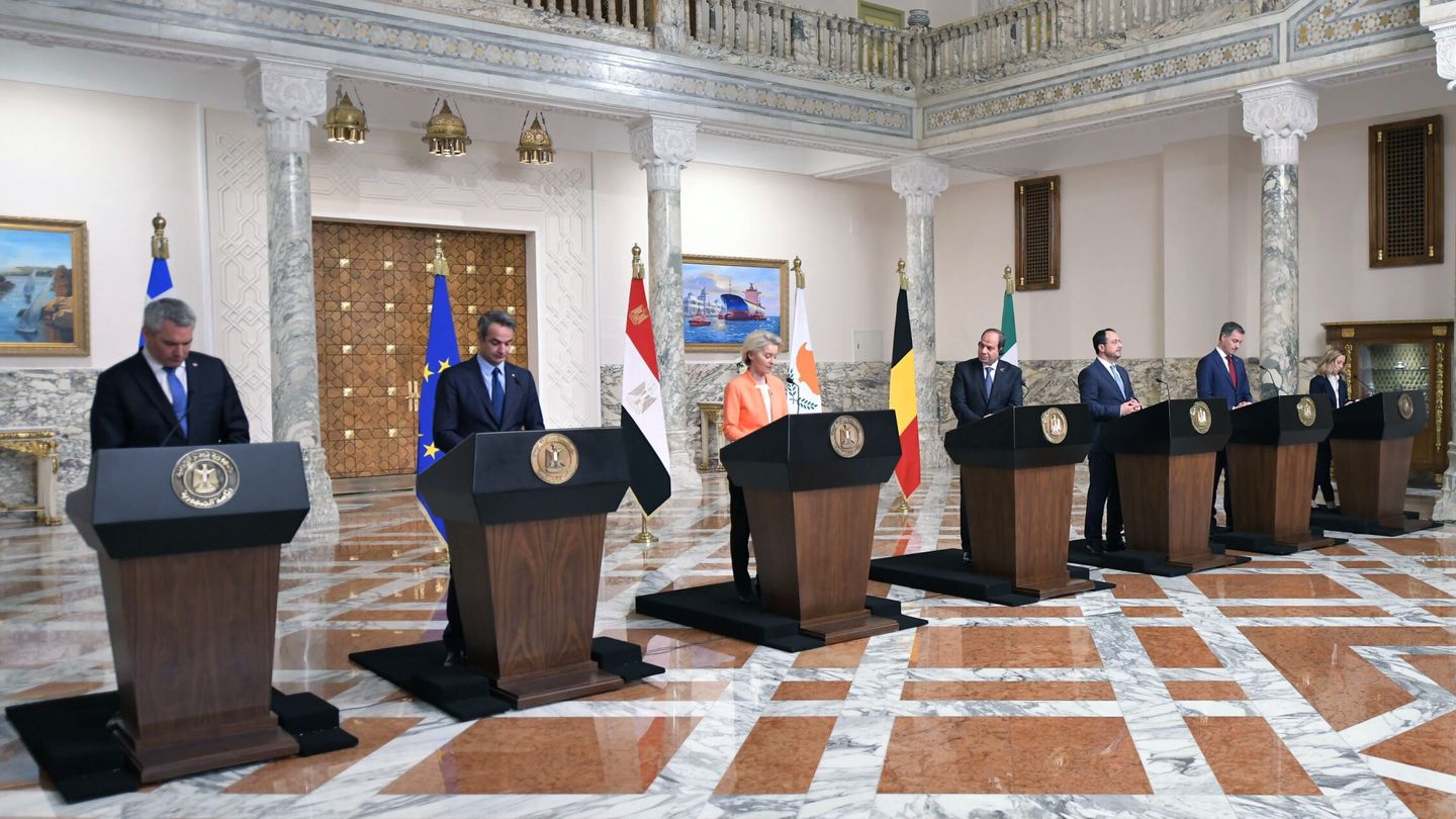 Líderes europeos durante una visita a El Cairo para cerrar un acuerdo. (EFE)