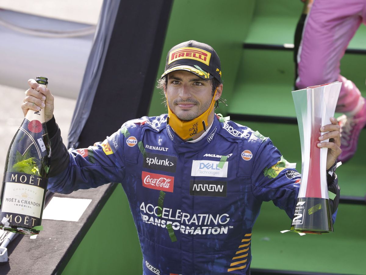 Foto: Carlos Sainz celebra en Monza su segundo podio en la Fórmula 1. (EFE)