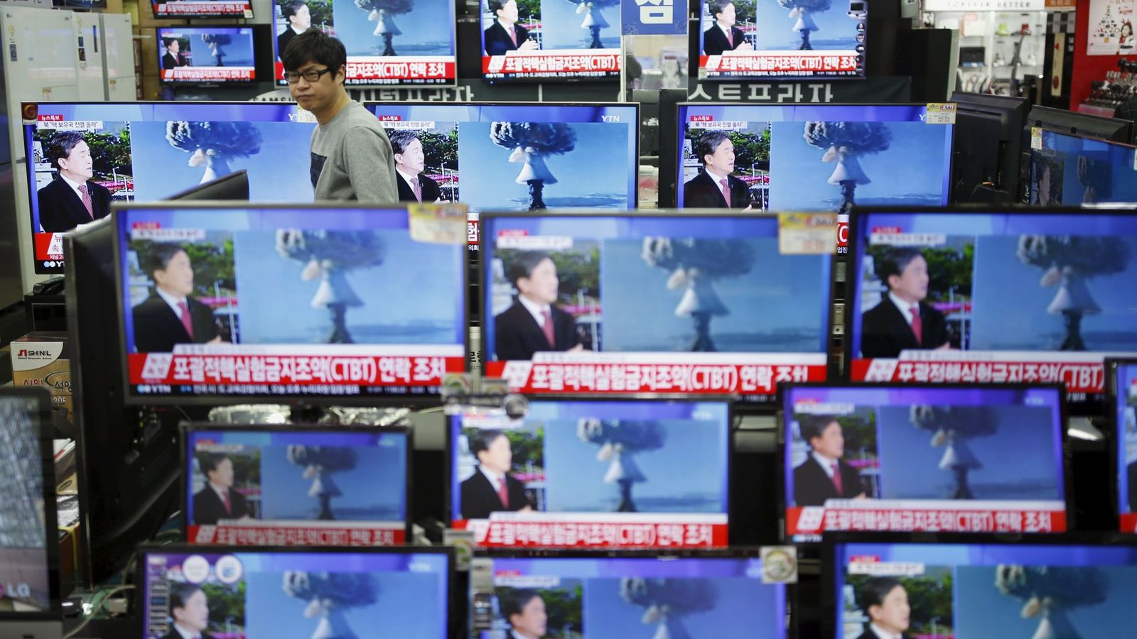 Foto: Las televisiones asiáticas informan de la detonación de la bomba termonuclear en Corea del Norte. (Reuters)