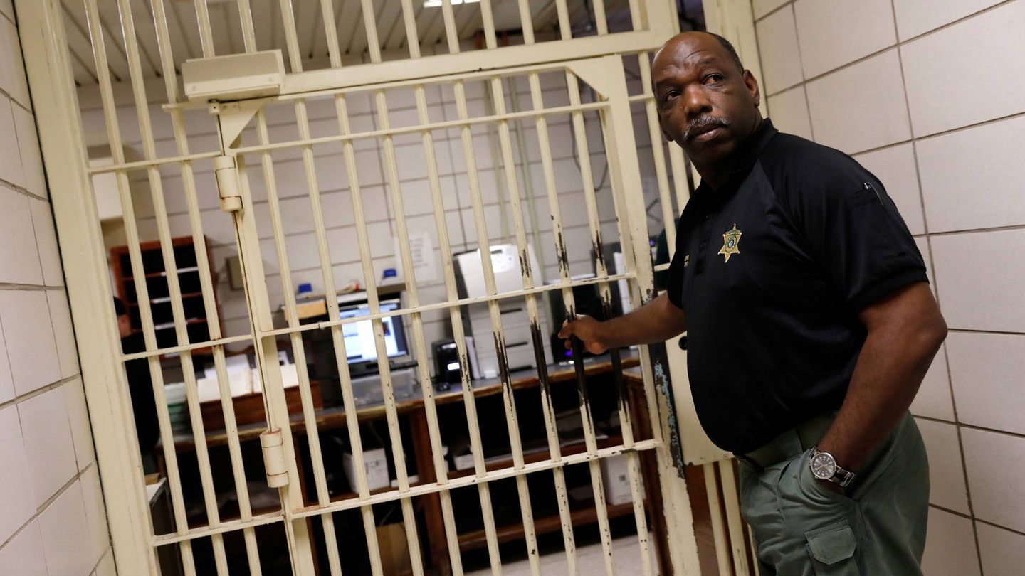 Un guarda de la prisión de Baton Rouge del Este, en Luisiana. (Reuters)
