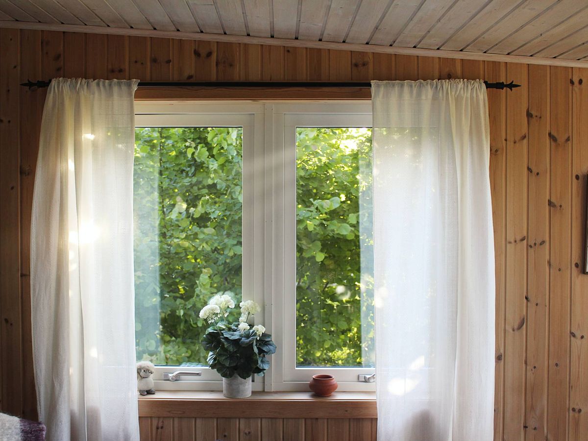 Foto: Las cortinas son un detalle indispensable para nuestro hogar. (Petter Rudwall para Unsplash)