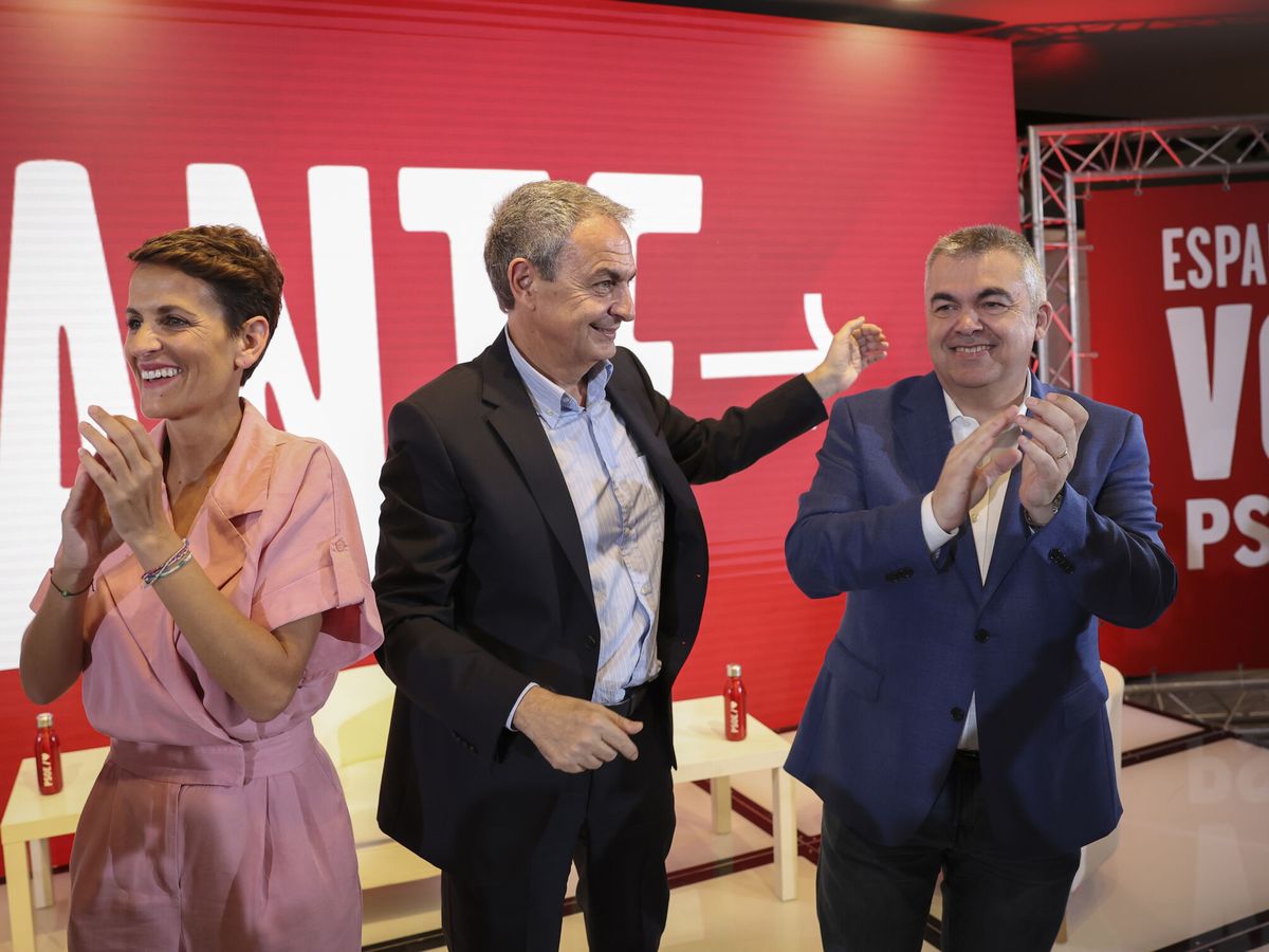 Foto: María Chivite, con José Luis Rodríguez Zapatero y Santos Cerdán, en un acto en Pamplona. (EFE/Villar López)