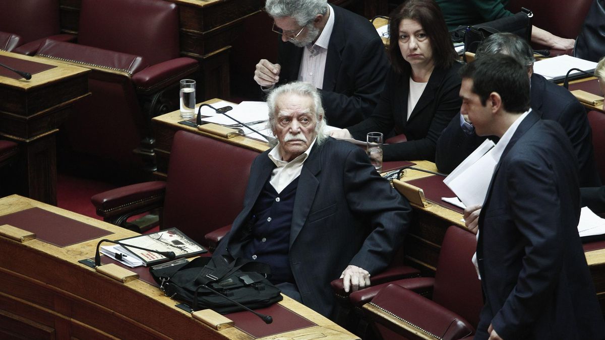 El 'alma mater' de Syriza ataca a Tsipras y pide perdón por el acuerdo con el Eurogrupo