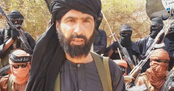 Foto: Abu Adnan Walid al Sahraui, en el momento de jurar lealtad al Estado Islámico en 2015, en un vídeo propagandístico.