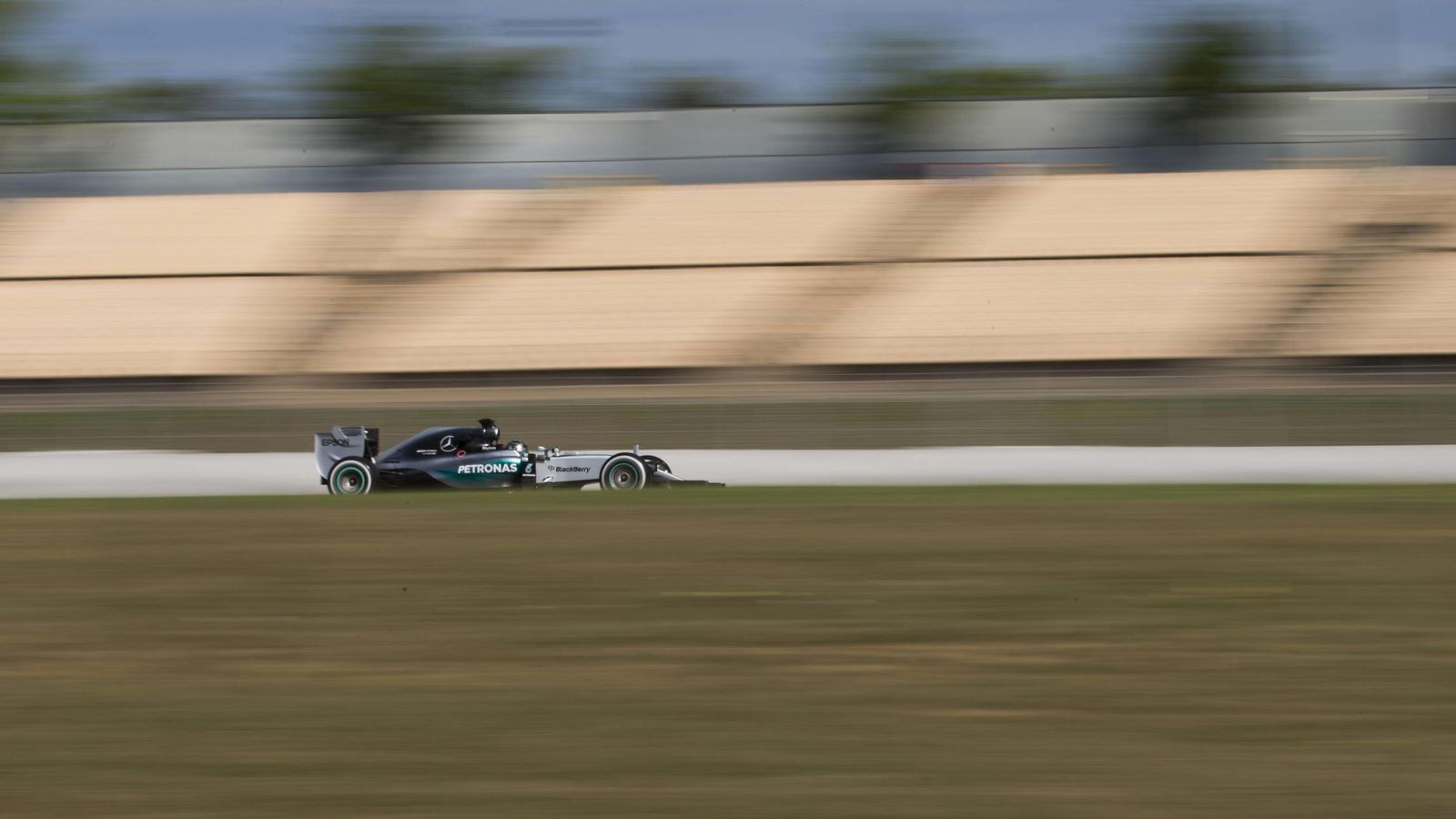 Foto: Entrenamiento de Rosberg con las gradas vacías.