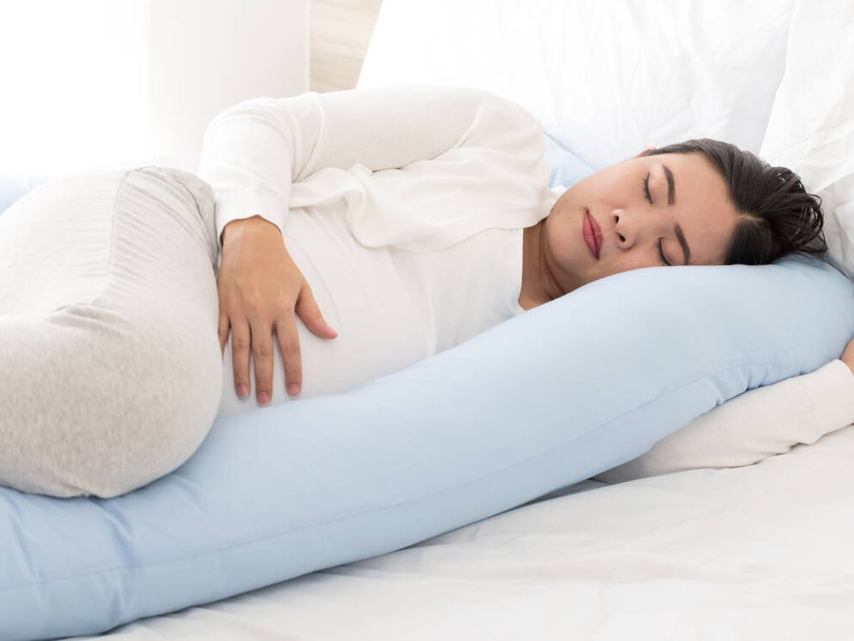 Foto: Las mejores almohadas para embarazo y lactancia que ayudan a mamás y bebés (iStock)