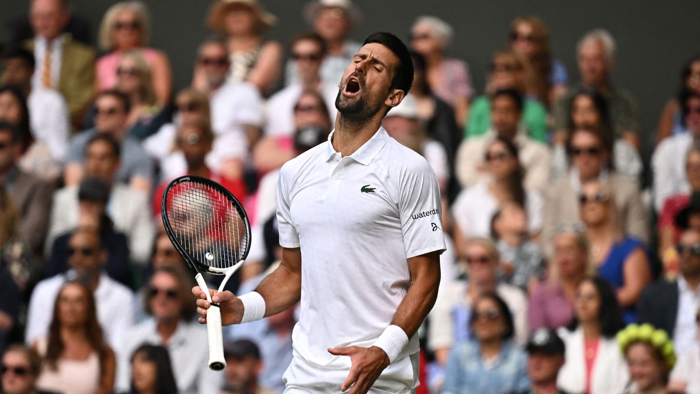 Djokovic se lamentaba de un punto perdido. (Reuters/Dylan Martinez)