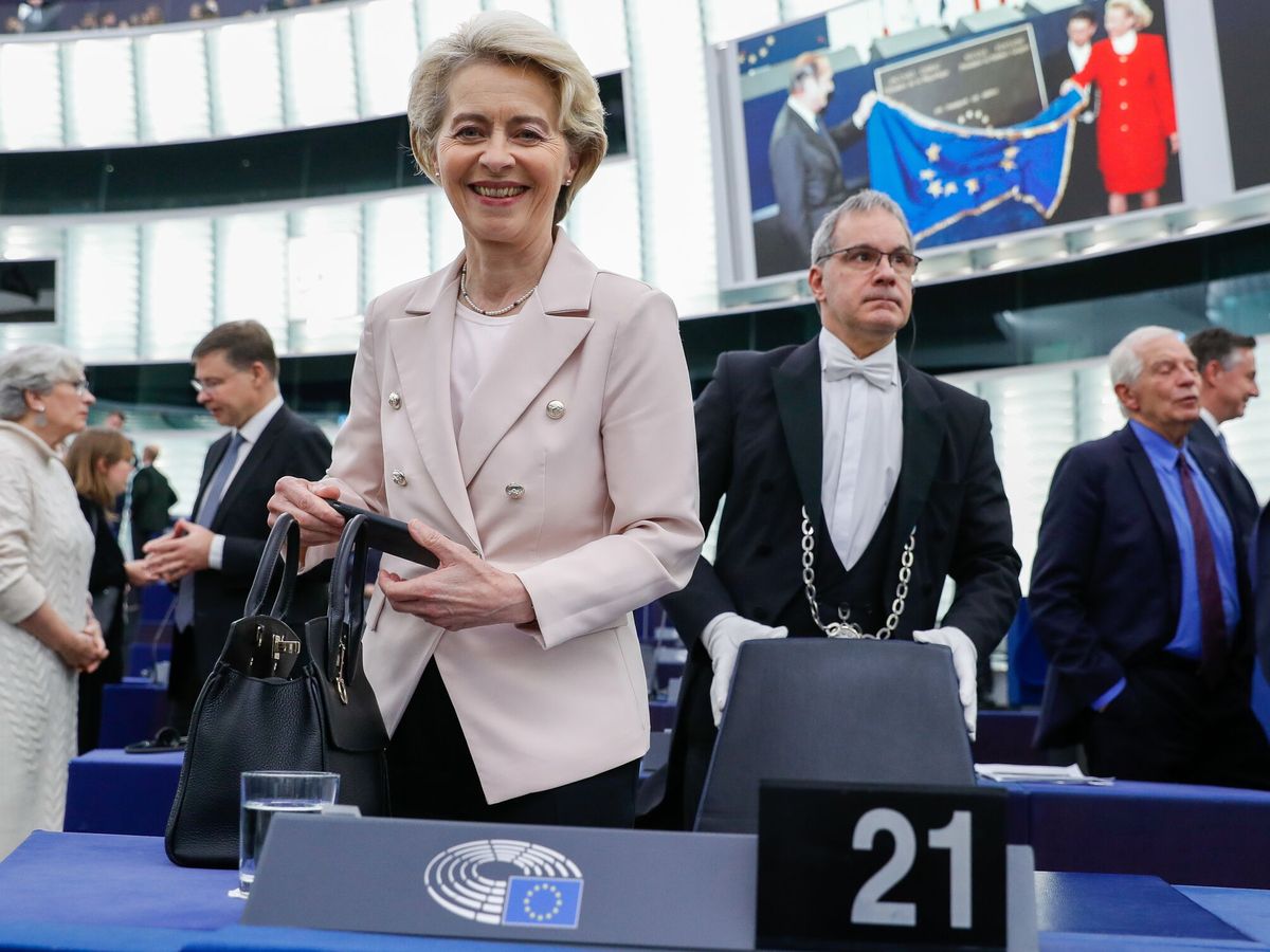 Foto: La presidenta de la Comisión Europea, Ursula von der Leyen, en el Parlamento Europeo. (EFE/EPA/Julien Warnand)
