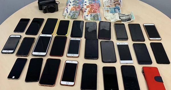 Foto: La mujer habría robado 7 teléfonos móviles, así como una cámara y dinero en efectivo (Foto: Policía Municipal Madrid)