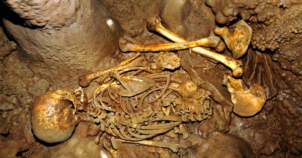 Foto: Esqueleto del Mesolítico hallado en La Braña 1, en León