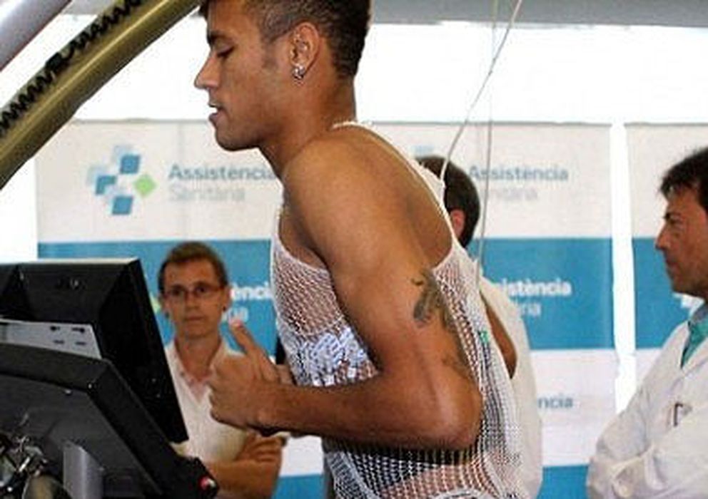 Foto: Neymar, en la revisión médica del Barcelona