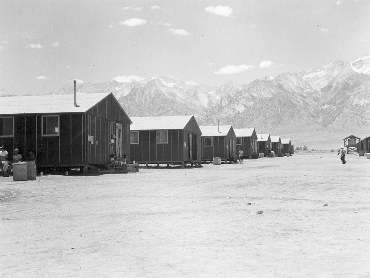 Foto: El campo de concentración de Manzanar, con las montañas al fondo. (CC/Wikimedia Commons)