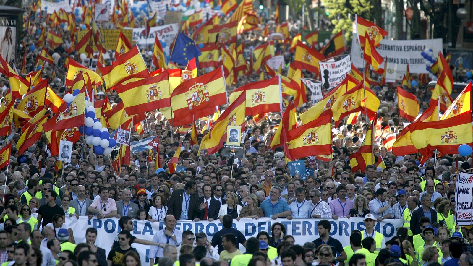 Foto: Manifestación convocada en Madrid por varias asociaciones de víctimas del terrorismo. (EFE)