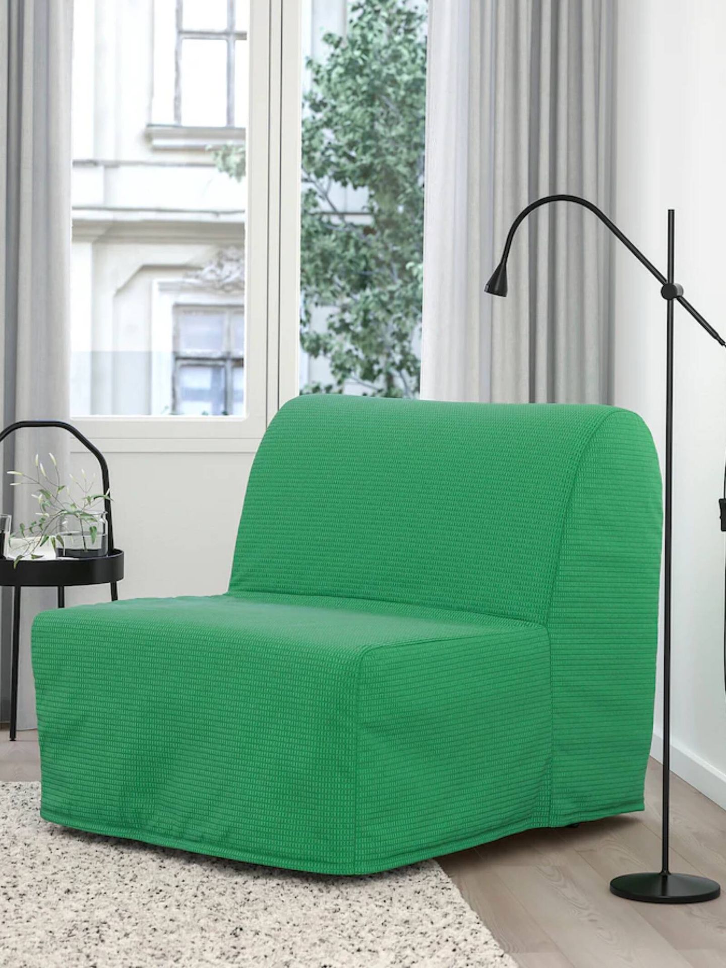 El mueble de Ikea para casas pequeñas es un sillón cama. (Cortesía)