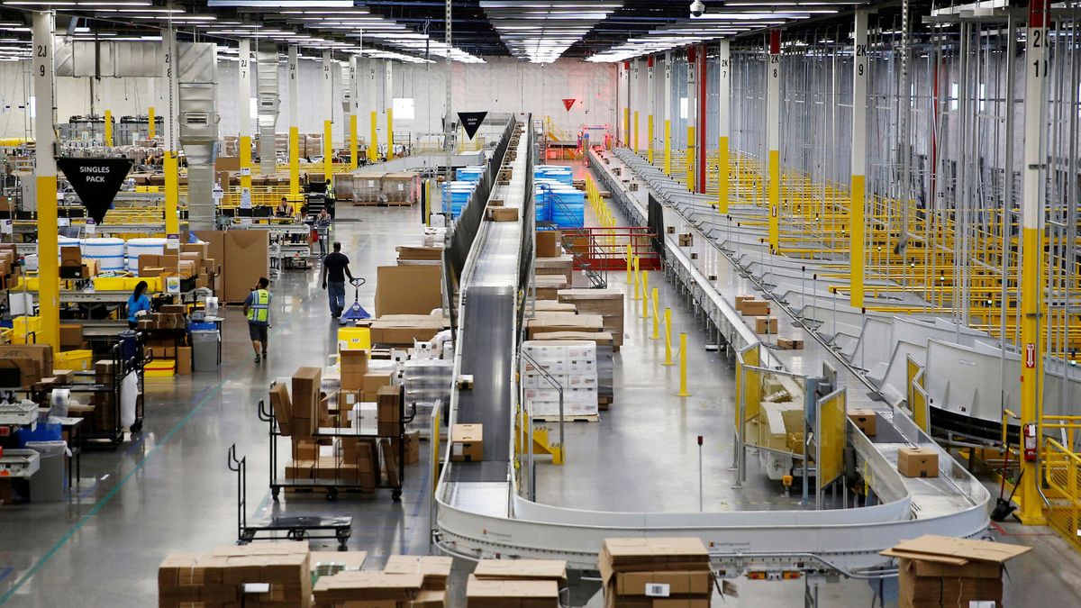Santander, cerca de sellar un acuerdo con Amazon para financiar las compras electrónicas
