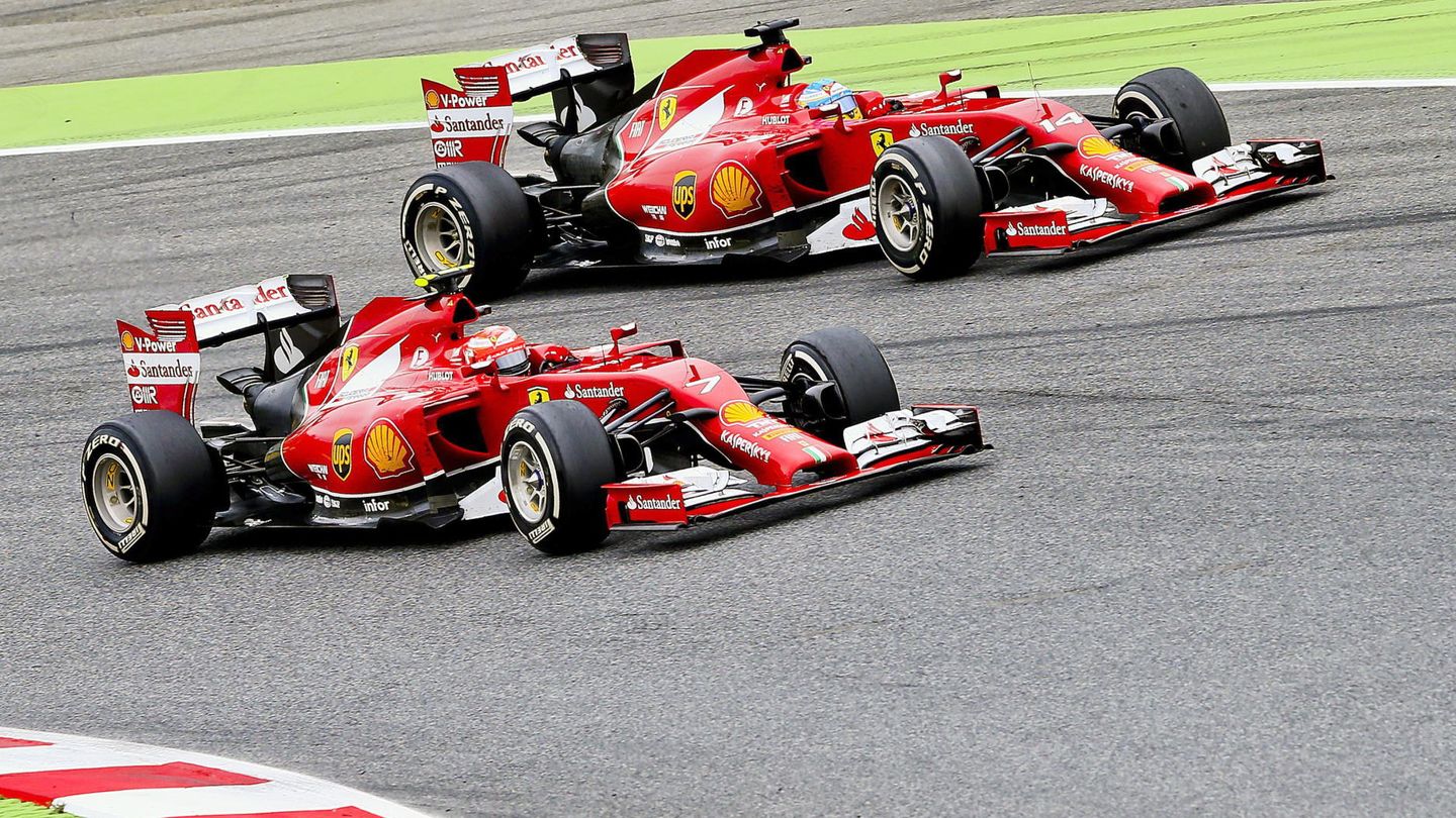 Kimi Raikkonen y Fernando Alonso, en el Gran Premio de España. (EFE)