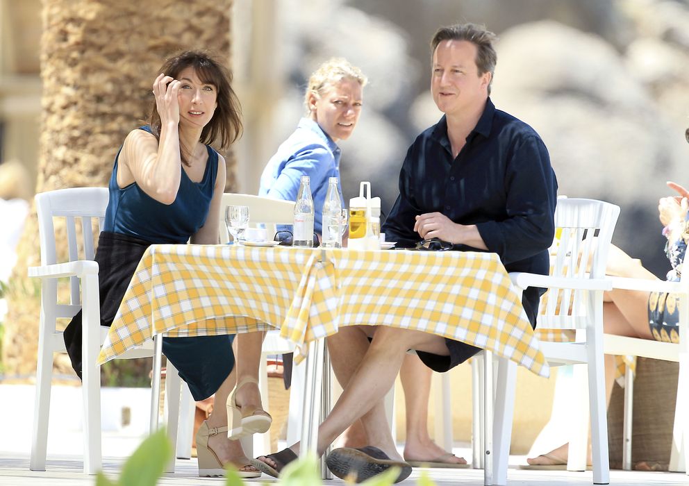 Foto: David Cameron y su mujer, el pasado mes de mayo en Ibiza (Gtres)