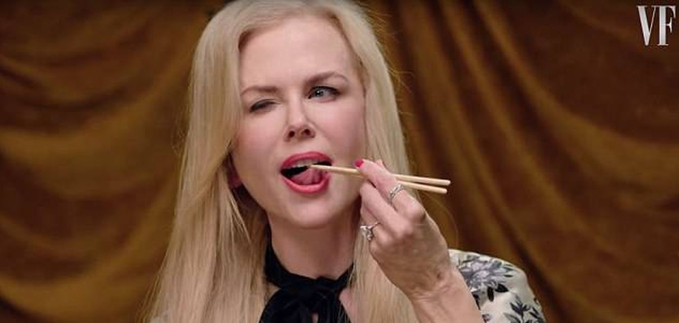 Nicole Kidman, en un fotograma del vídeo de 'Vanity Fair' en el que demuestra su talento zampando bichejos.