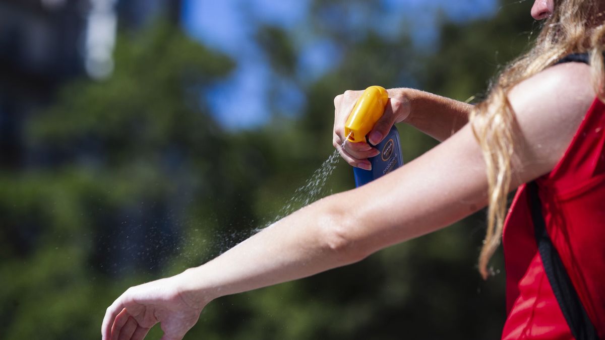 Sanidad estudia repartir crema solar gratuita en lugares públicos para prevenir el cáncer de piel
