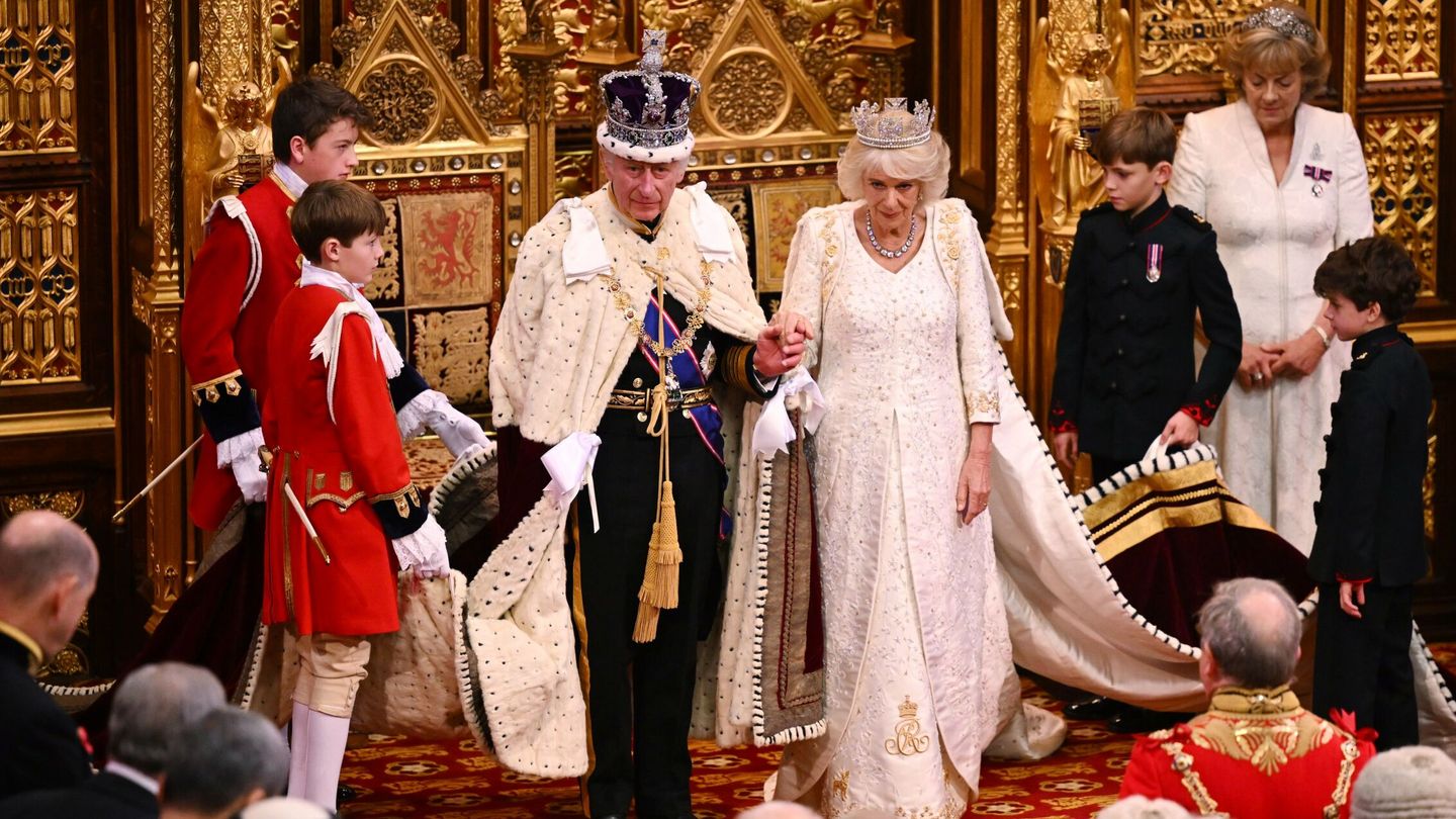 Los reyes de Inglaterra en el Parlamento. (EP)