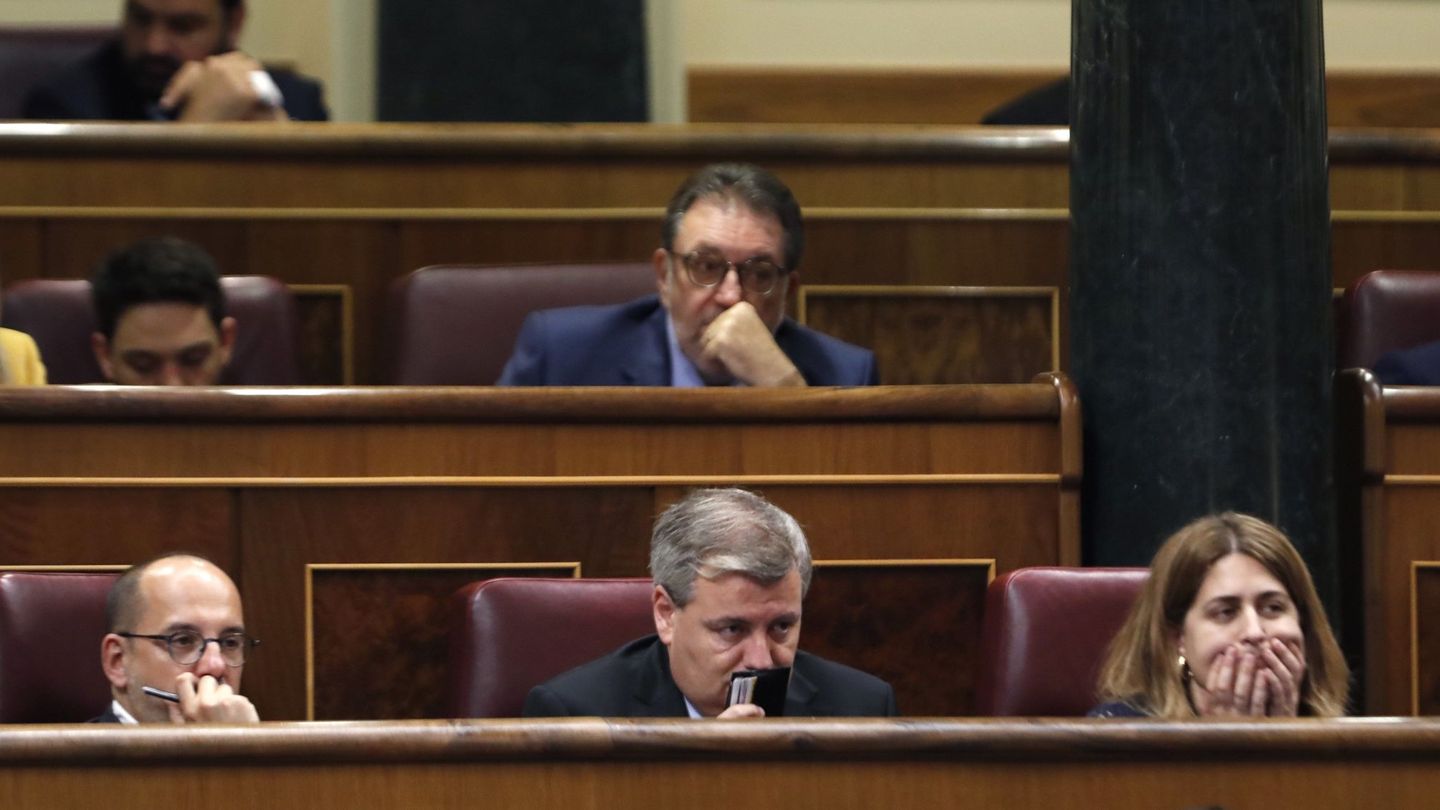 Carles Campuzano (i), Jordi Xuclá y Marta Pascal, en el Congreso de los Diputados. (EFE)