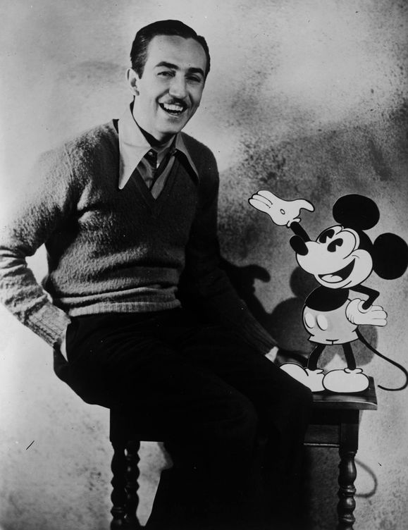 Walt Disney junto a Mickey Mouse en 1935. (Getty Images)