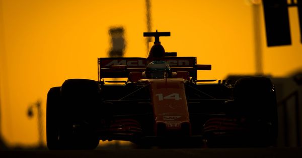 Foto: Fernando Alonso en el circuito Yas Marina de Abu Dabi.