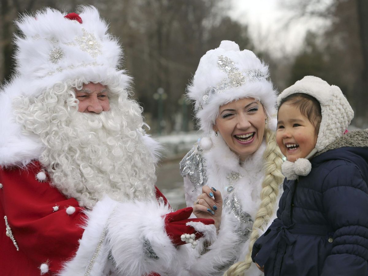 Foto: Muchas familias han recibido este regalo de Navidad como el mejor posible por estas fechas (EFE/Igor Kovalenko)