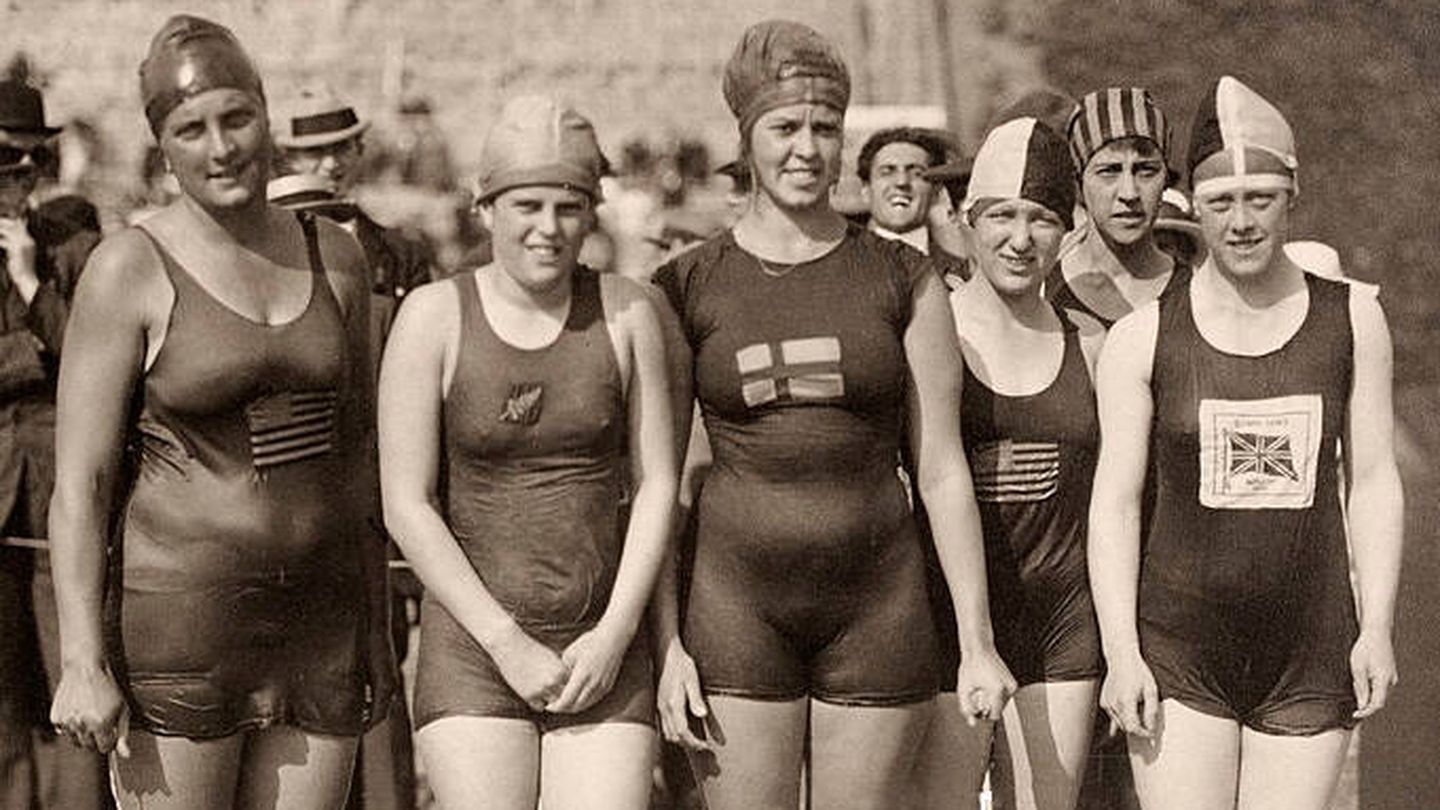 Nadadoras olímpicas de 100 metros libres en 1920. (Wikipedia)