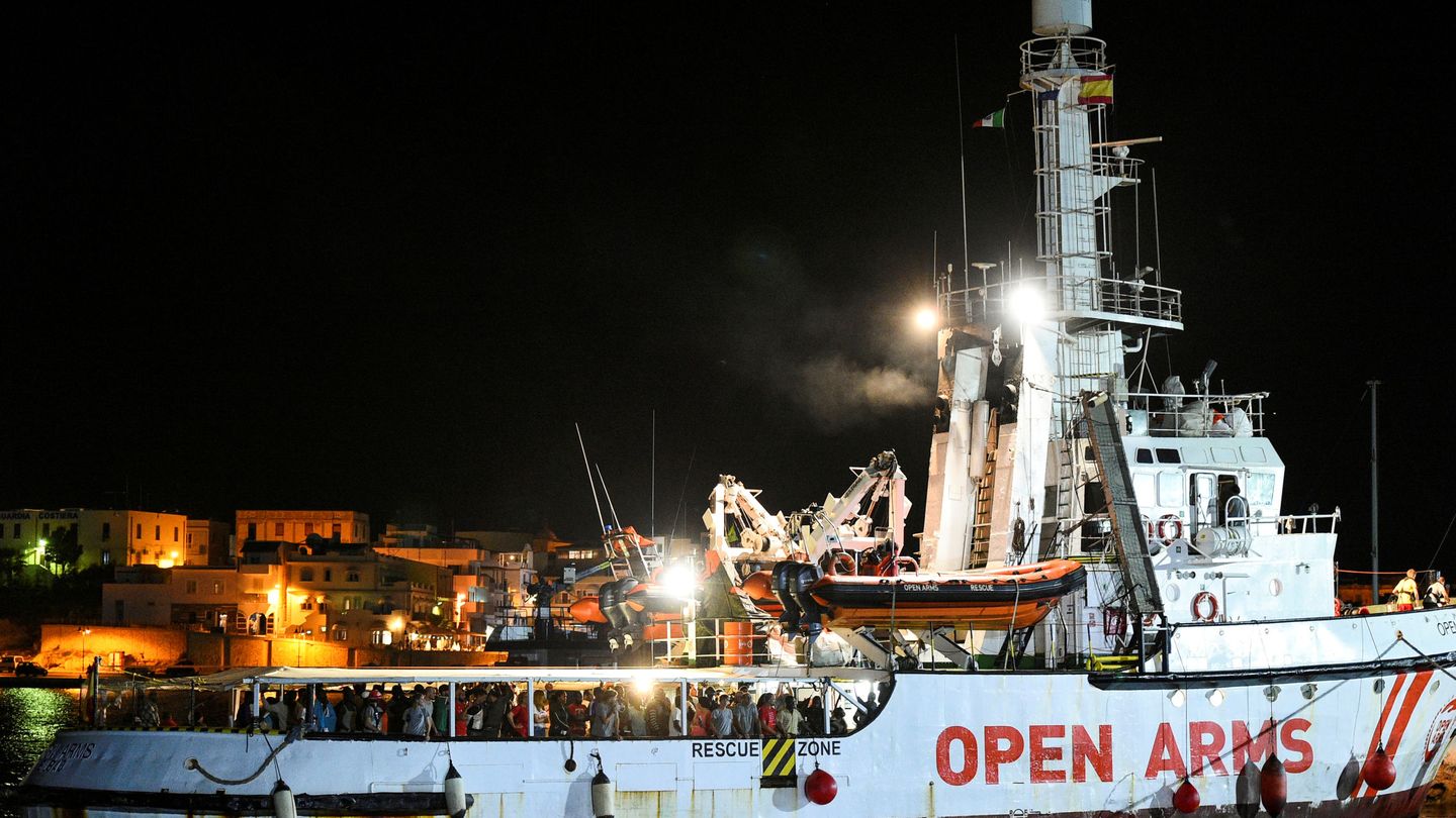 El Open Arms, en el puerto de Lampedusa. (Reuters)