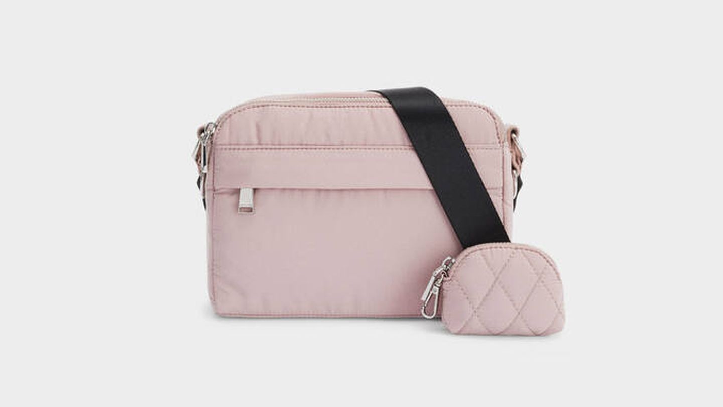El nuevo bolso de Parfois de color rosa. (Cortesía)