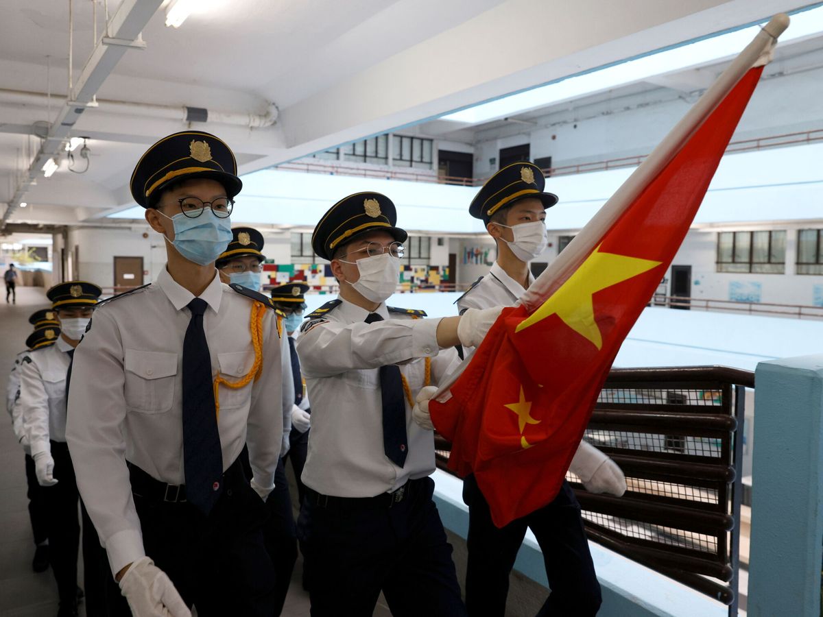 Foto: Estudiantes de secundaria chinos durante la ceremonia de inicio del año escolar en Hong Kong. (Reuters/Tyrone Siu)