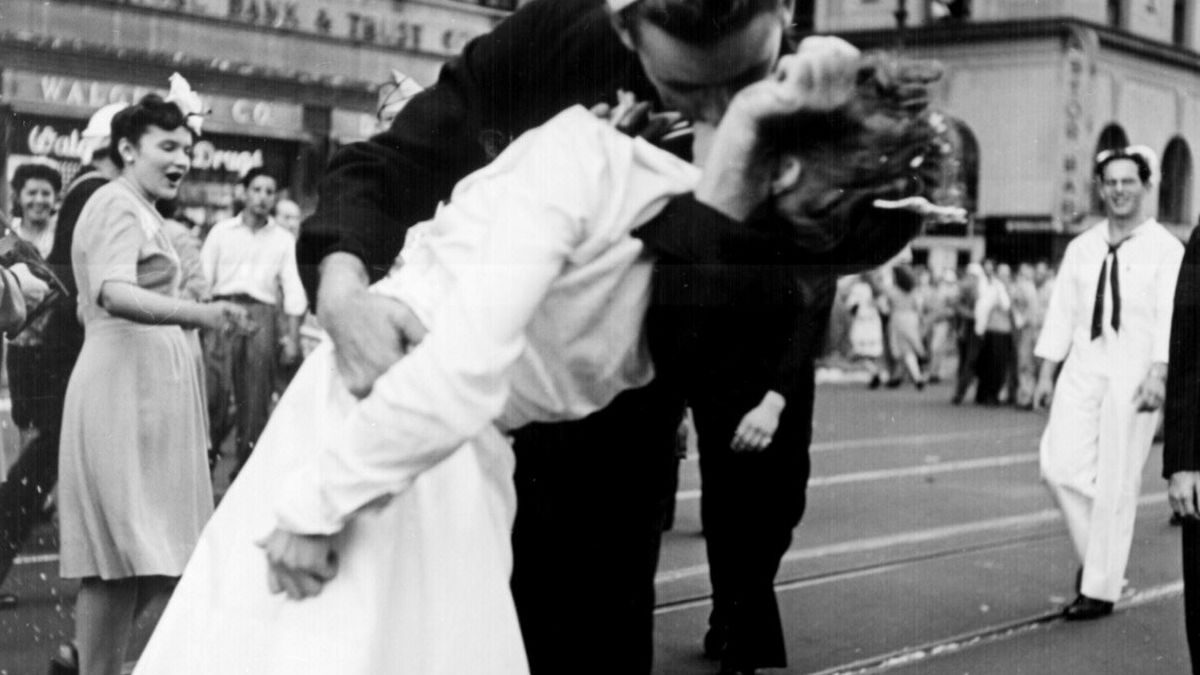 Muere el marino protagonista de la foto del beso en Times Square tras II Guerra Mundial