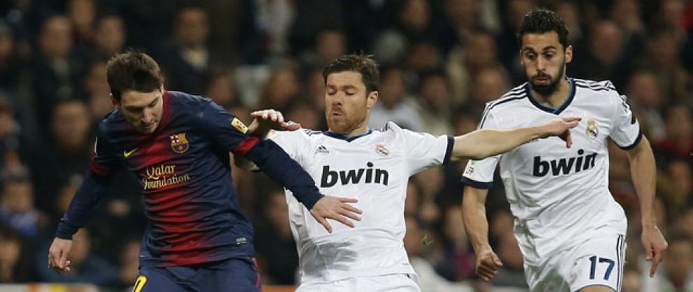 Foto: Messi, Alves, Xabi Alonso y Arbeloa abren una nueva batalla entre Real Madrid y Barcelona