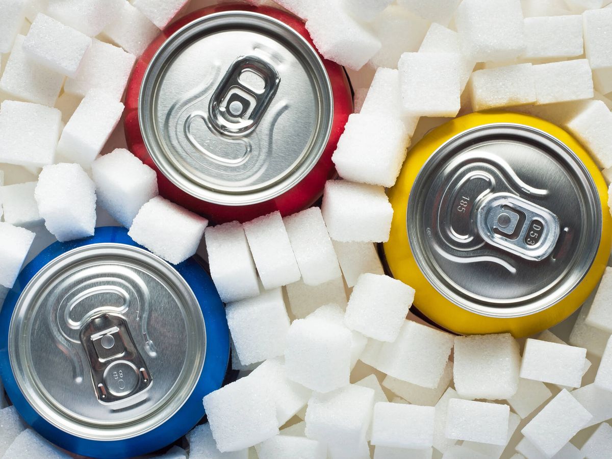 Foto: El impuesto sobre las bebidas azucaradas redujo la compra de este producto sobre todo en las familias de rentas más bajas. (iStock)
