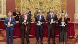 Rafael Fontana, presidente de honor de Cuatrecasas, recibe la Cruz de la Orden de San Raimundo de Peñafort